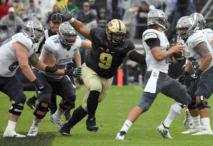 Lorenzo Neal, Jr. Sacks Quarterback